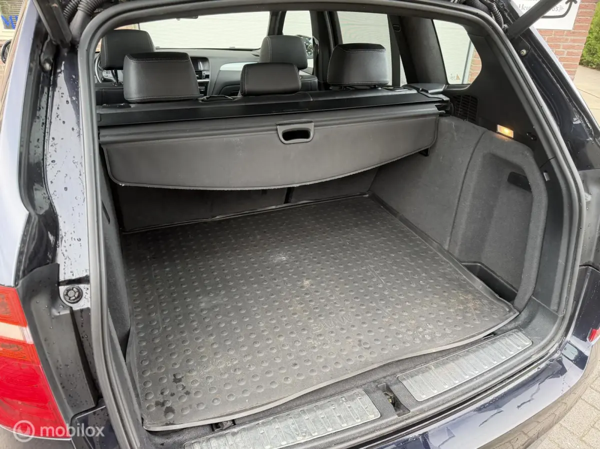xDrive20i LCi High Executive M-Sport ORG NED Panoramdak