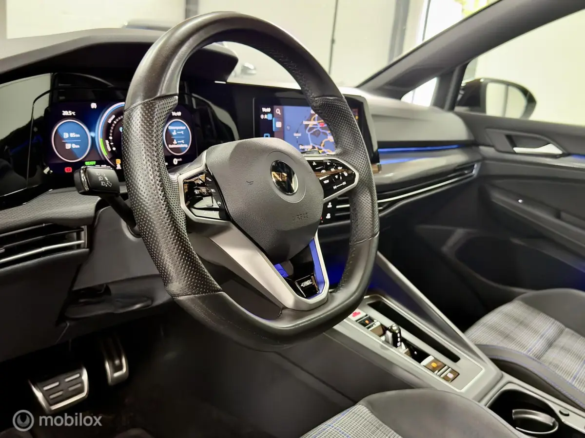 1.4 eHybrid GTE | Pano | Mistlampen | 19" | IQ | Black Style | Stoel- & Stuurverwarming | ACC | Apple- & Android CarPlay | 245PK