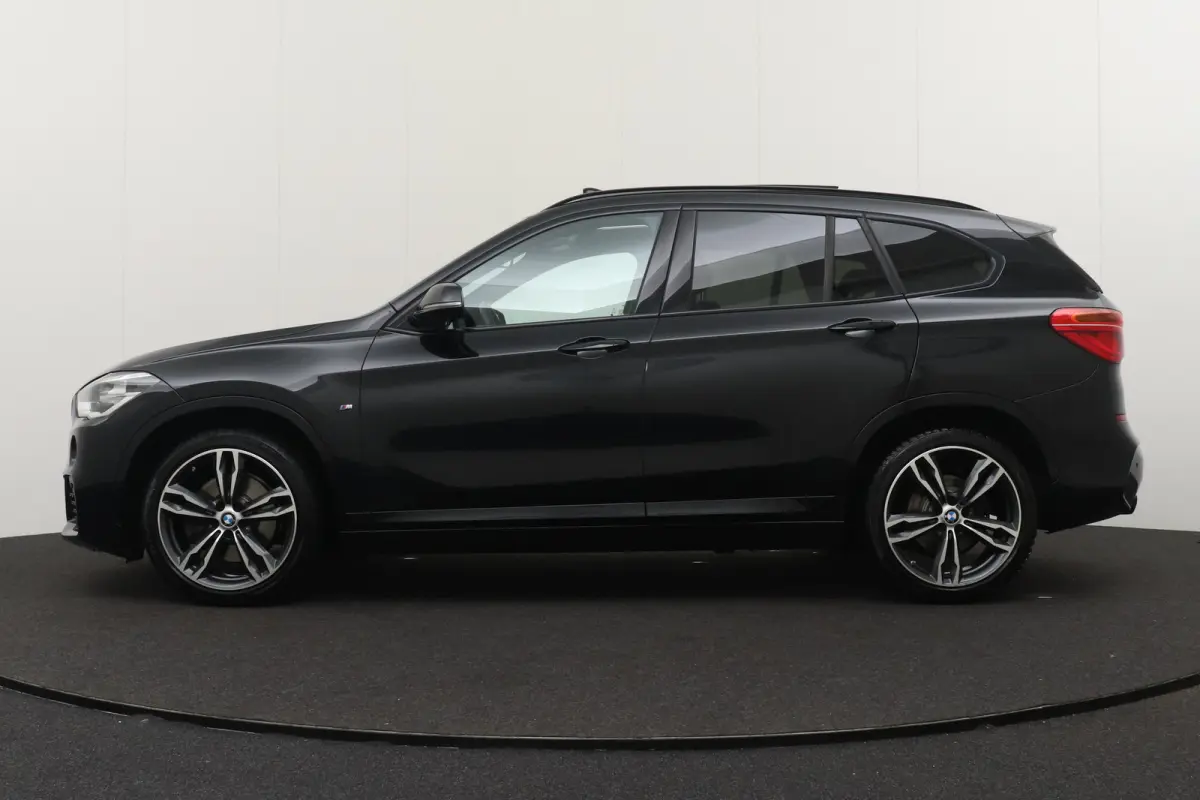 XDrive20i 192 PK High Exe. M-Sport Pano-dak Carplay Camera