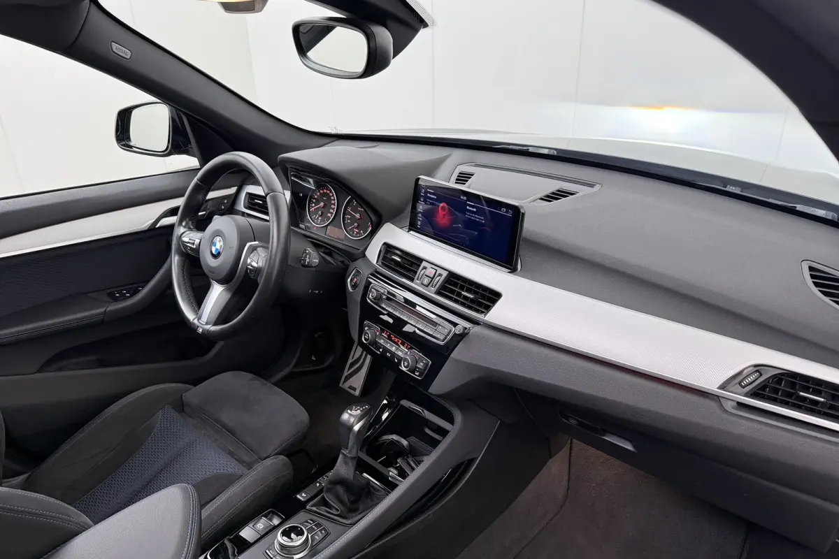 XDrive20i 192 PK High Exe. M-Sport Pano-dak Carplay Camera