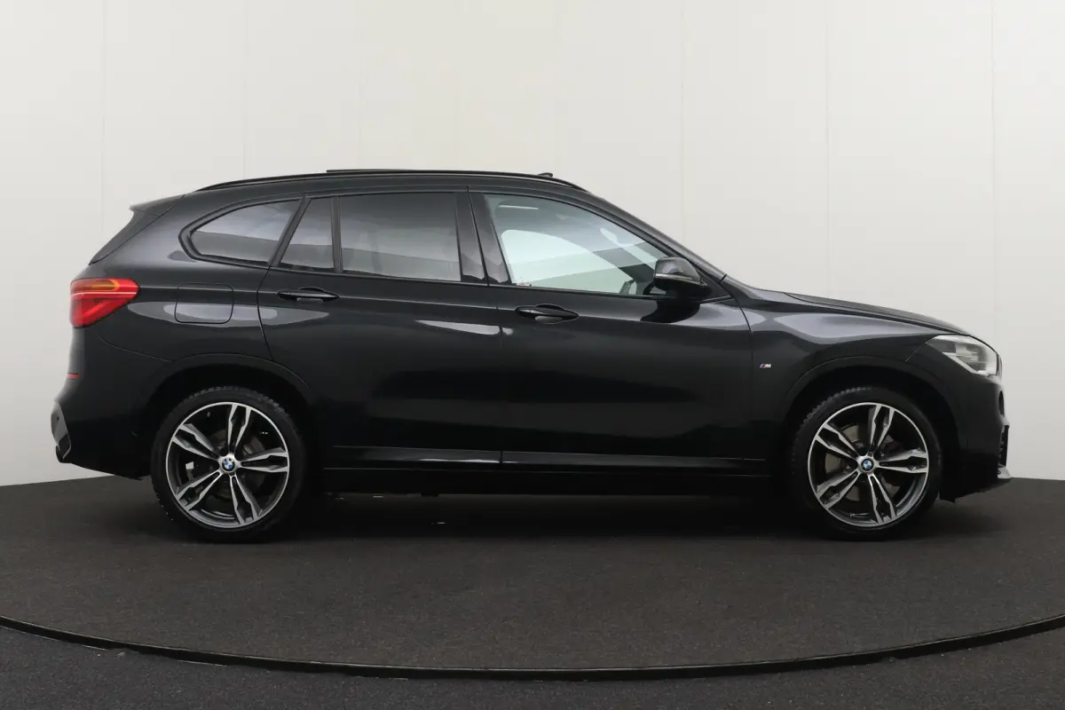 XDrive20i 192 PK High Exe. M-Sport Pano-dak Carplay Camera