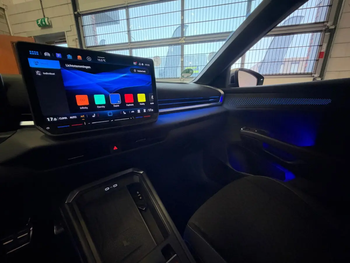 1.5 TSI R-Line Edition Apple Carplay, Adap. cruise, Stoel/stuurverwarming, Sfeerverlichting, full led