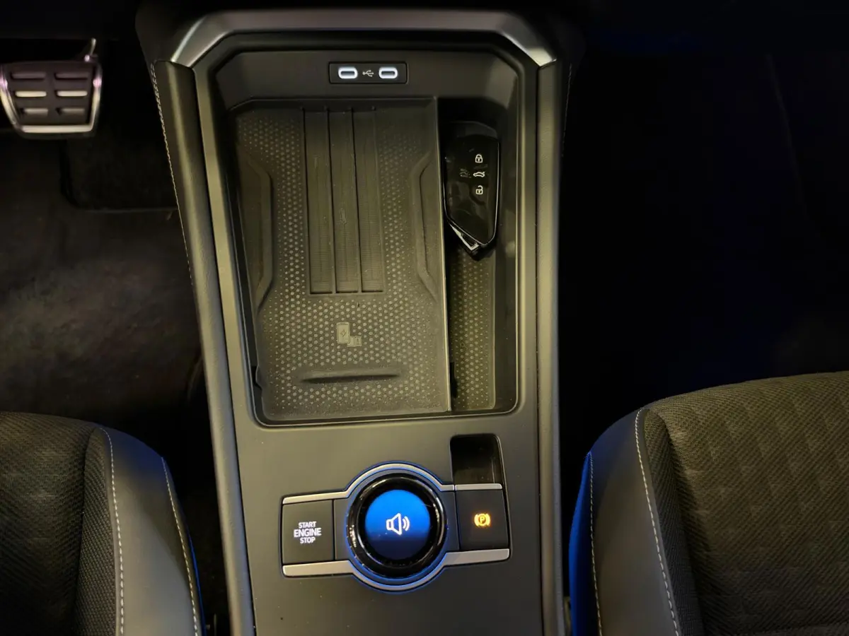 1.5 TSI R-Line Edition Apple Carplay, Adap. cruise, Stoel/stuurverwarming, Sfeerverlichting, full led
