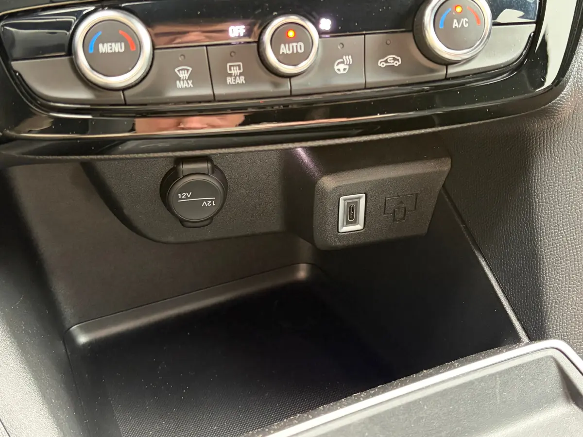 1.2 Turbo 145 PK Hybrid GS | MATRIX LED| DODEHOEK DETECTIE| ADAPTIEVE CRUISE CONTROL| KEYLESS ENTRY & START| STUURWIEL VERWARMING| CAMERA + PARKEERSENSOREN| ELEC. CLIMATE CONTROL| EERSTE EIG