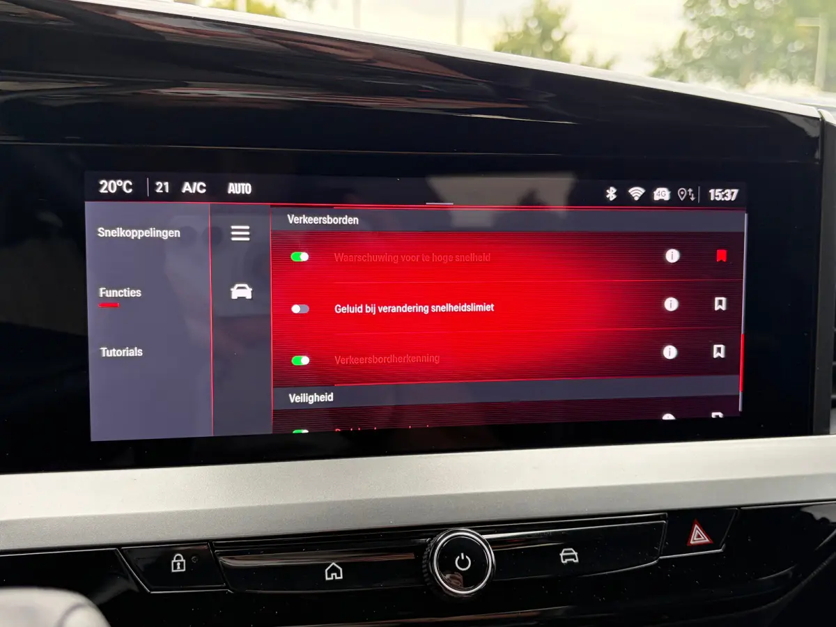 1.2 Turbo 145 PK Hybrid GS | MATRIX LED| DODEHOEK DETECTIE| ADAPTIEVE CRUISE CONTROL| KEYLESS ENTRY & START| STUURWIEL VERWARMING| CAMERA + PARKEERSENSOREN| ELEC. CLIMATE CONTROL| EERSTE EIG