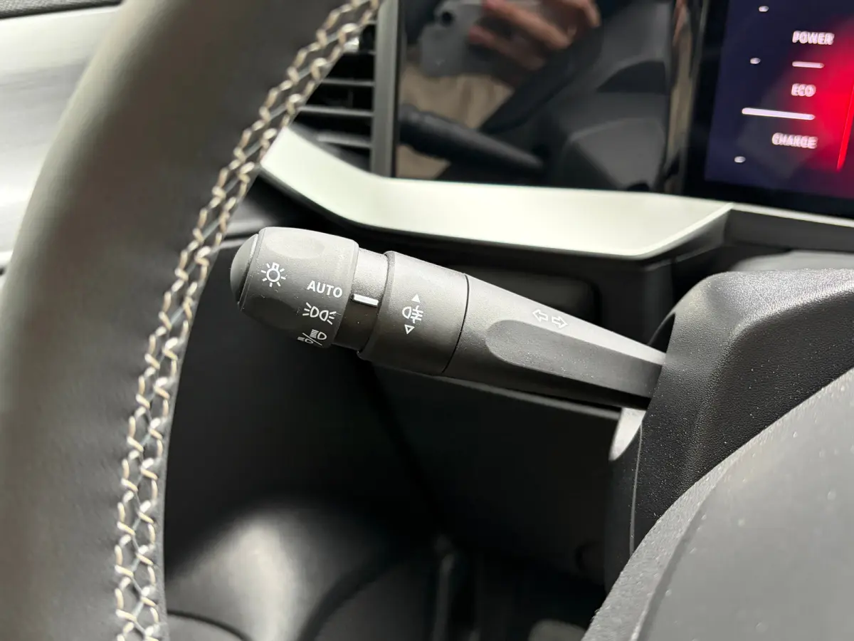 1.2 Turbo 145 PK Hybrid GS | MATRIX LED| DODEHOEK DETECTIE| ADAPTIEVE CRUISE CONTROL| KEYLESS ENTRY & START| STUURWIEL VERWARMING| CAMERA + PARKEERSENSOREN| ELEC. CLIMATE CONTROL| EERSTE EIG
