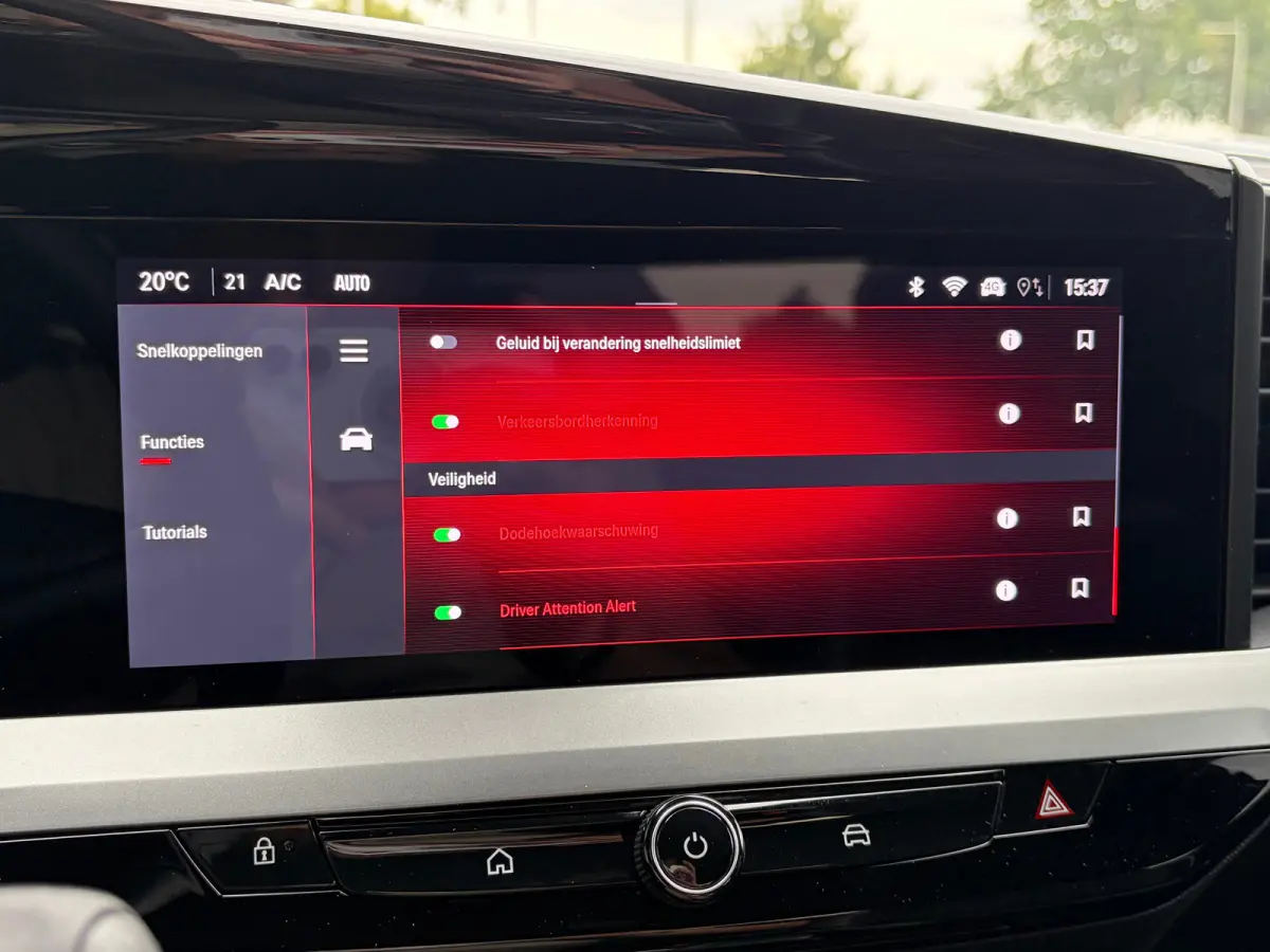 1.2 Turbo 145 PK Hybrid GS | MATRIX LED| DODEHOEK DETECTIE| ADAPTIEVE CRUISE CONTROL| KEYLESS ENTRY & START| STUURWIEL VERWARMING| CAMERA + PARKEERSENSOREN| ELEC. CLIMATE CONTROL| EERSTE EIG