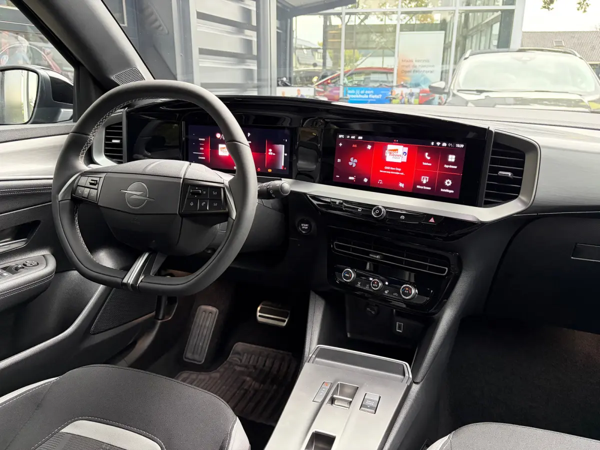 1.2 Turbo 145 PK Hybrid GS | MATRIX LED| DODEHOEK DETECTIE| ADAPTIEVE CRUISE CONTROL| KEYLESS ENTRY & START| STUURWIEL VERWARMING| CAMERA + PARKEERSENSOREN| ELEC. CLIMATE CONTROL| EERSTE EIG