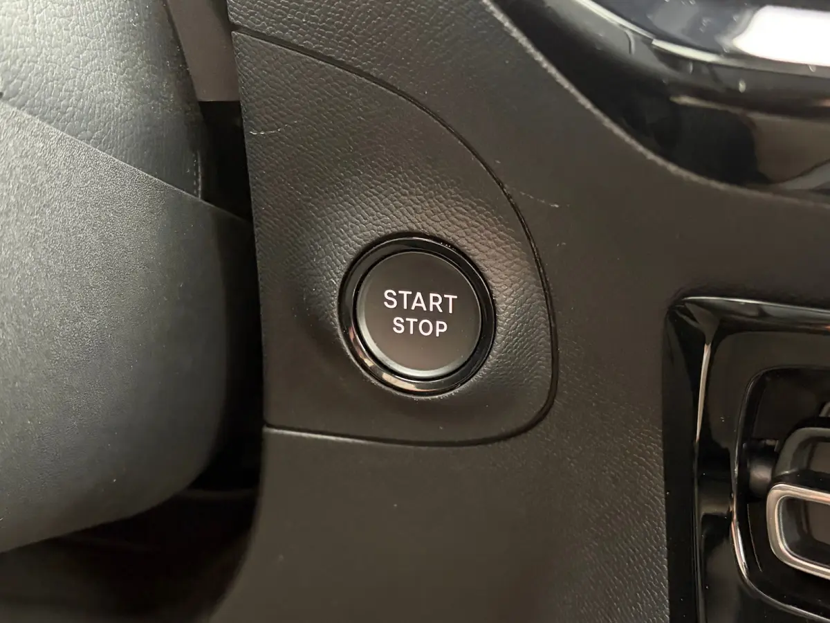 1.2 Turbo 145 PK Hybrid GS | MATRIX LED| DODEHOEK DETECTIE| ADAPTIEVE CRUISE CONTROL| KEYLESS ENTRY & START| STUURWIEL VERWARMING| CAMERA + PARKEERSENSOREN| ELEC. CLIMATE CONTROL| EERSTE EIG