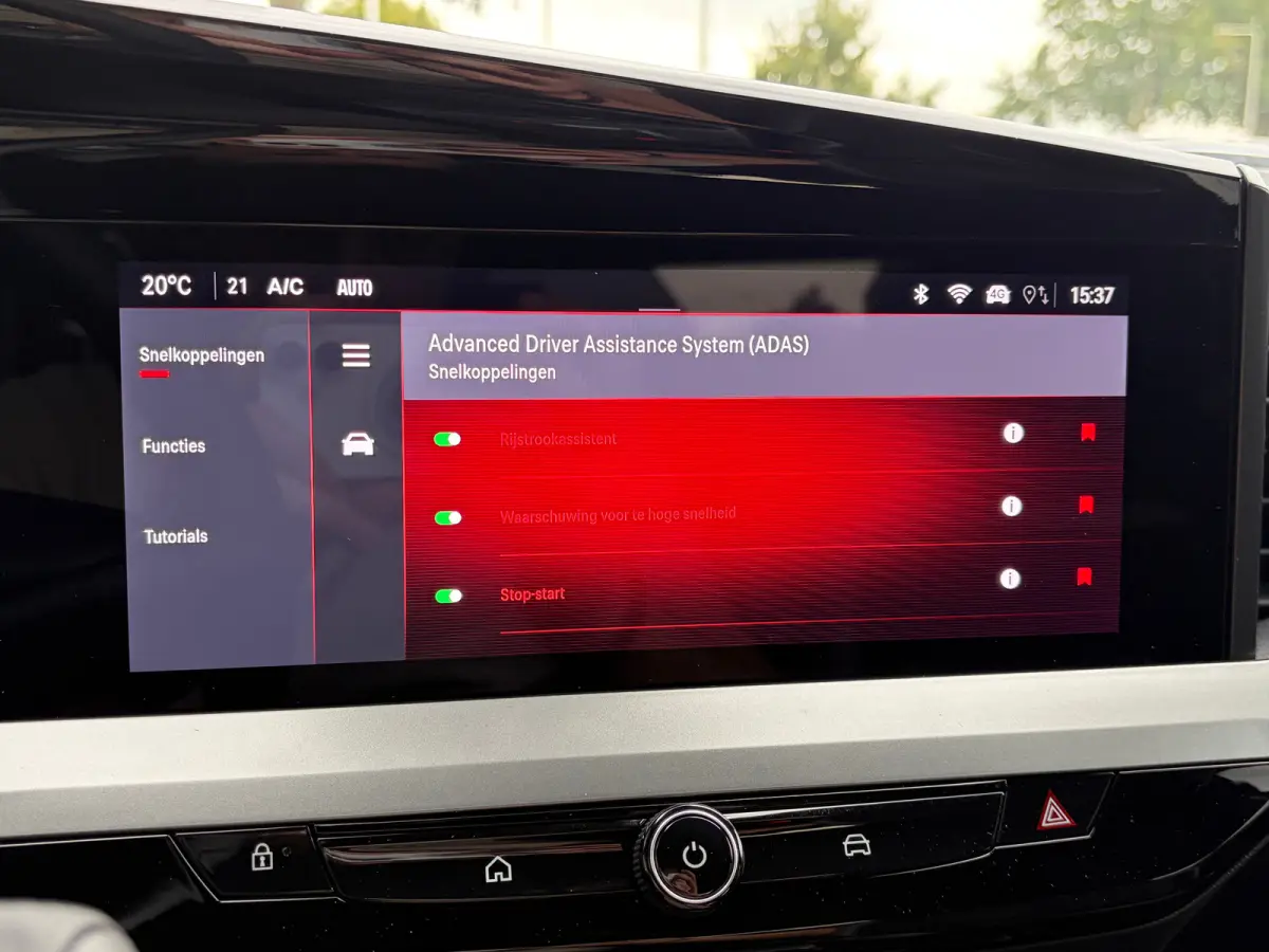1.2 Turbo 145 PK Hybrid GS | MATRIX LED| DODEHOEK DETECTIE| ADAPTIEVE CRUISE CONTROL| KEYLESS ENTRY & START| STUURWIEL VERWARMING| CAMERA + PARKEERSENSOREN| ELEC. CLIMATE CONTROL| EERSTE EIG