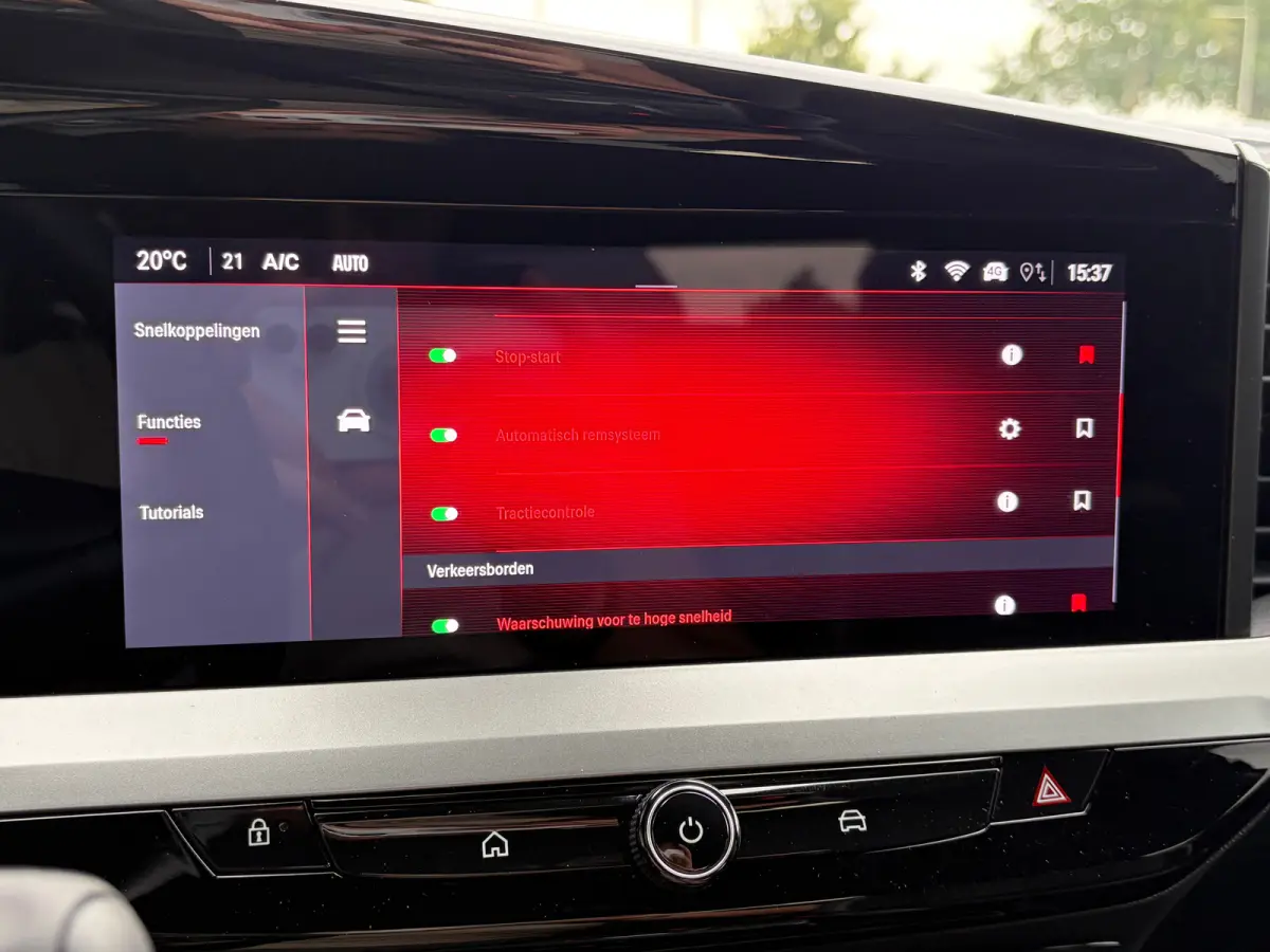 1.2 Turbo 145 PK Hybrid GS | MATRIX LED| DODEHOEK DETECTIE| ADAPTIEVE CRUISE CONTROL| KEYLESS ENTRY & START| STUURWIEL VERWARMING| CAMERA + PARKEERSENSOREN| ELEC. CLIMATE CONTROL| EERSTE EIG