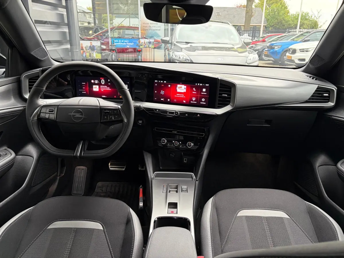 1.2 Turbo 145 PK Hybrid GS | MATRIX LED| DODEHOEK DETECTIE| ADAPTIEVE CRUISE CONTROL| KEYLESS ENTRY & START| STUURWIEL VERWARMING| CAMERA + PARKEERSENSOREN| ELEC. CLIMATE CONTROL| EERSTE EIG