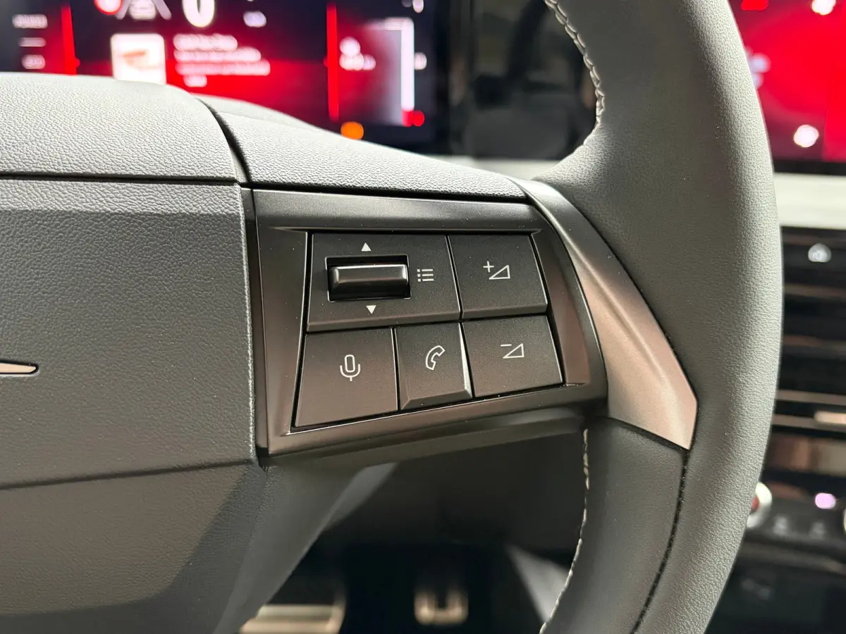 1.2 Turbo 145 PK Hybrid GS | MATRIX LED| DODEHOEK DETECTIE| ADAPTIEVE CRUISE CONTROL| KEYLESS ENTRY & START| STUURWIEL VERWARMING| CAMERA + PARKEERSENSOREN| ELEC. CLIMATE CONTROL| EERSTE EIG