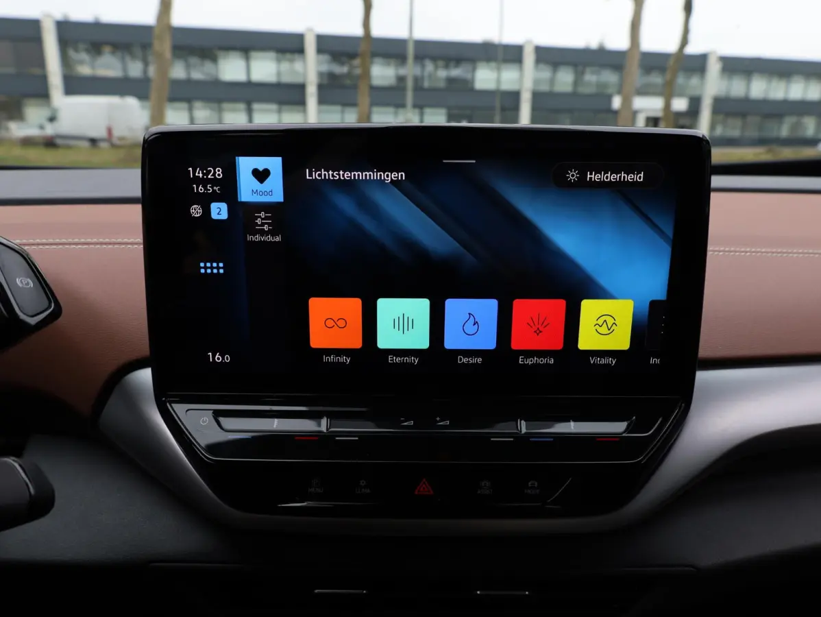 ID.5 Pro 77 kWh 150KW | Adaptive Cruise | Carplay/Android | 19"Inch | LED | DAB |