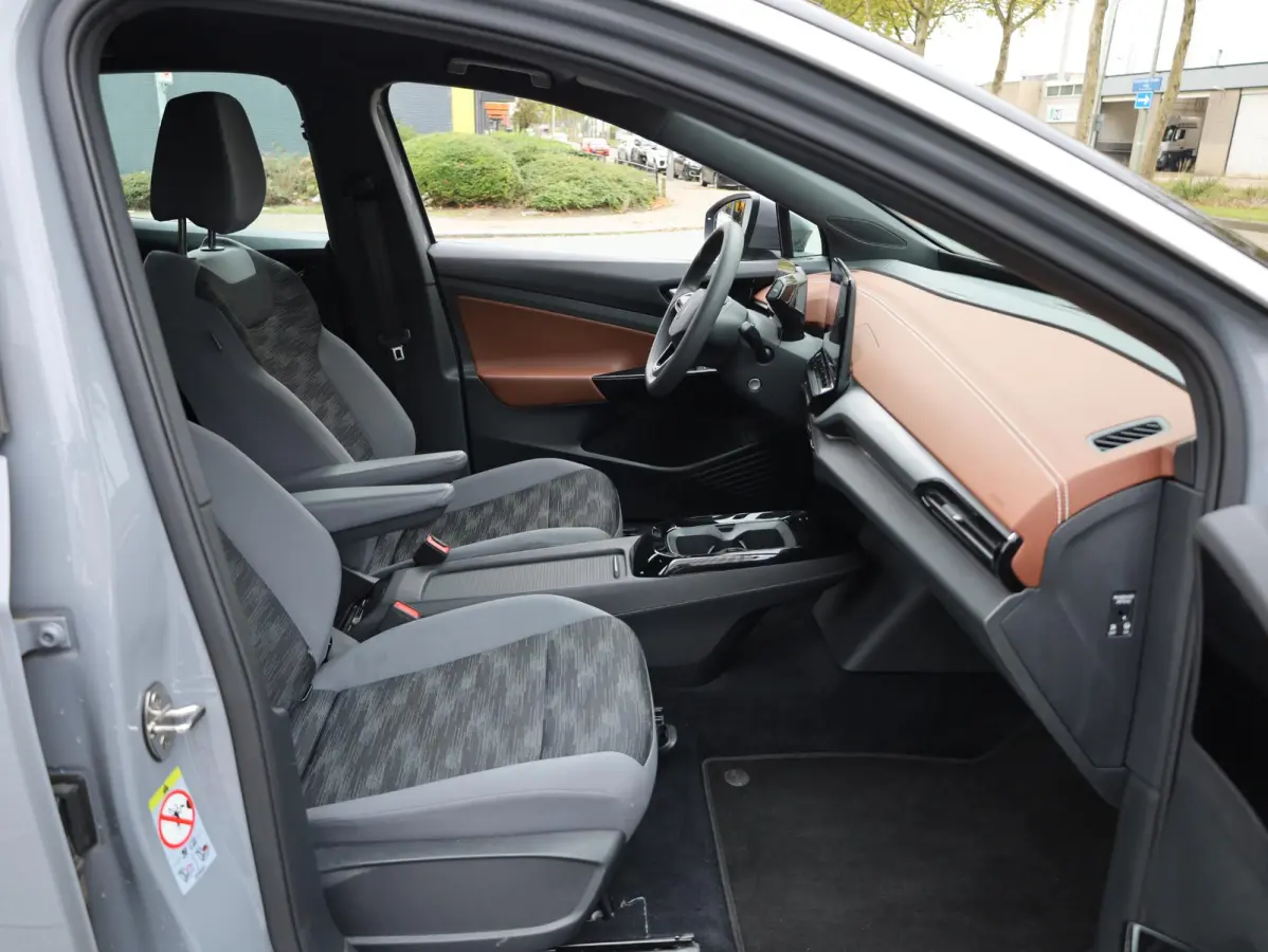 ID.5 Pro 77 kWh 150KW | Adaptive Cruise | Carplay/Android | 19"Inch | LED | DAB |