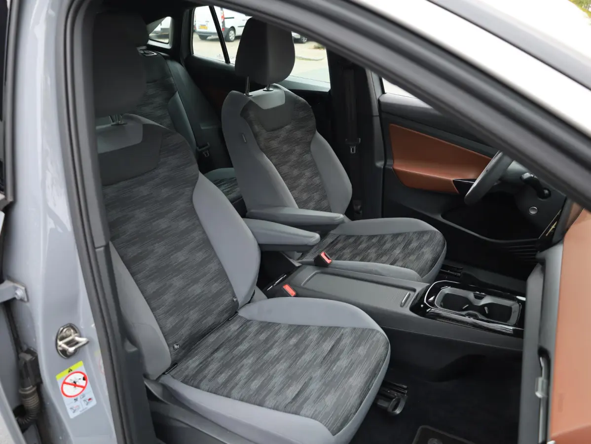 ID.5 Pro 77 kWh 150KW | Adaptive Cruise | Carplay/Android | 19"Inch | LED | DAB |