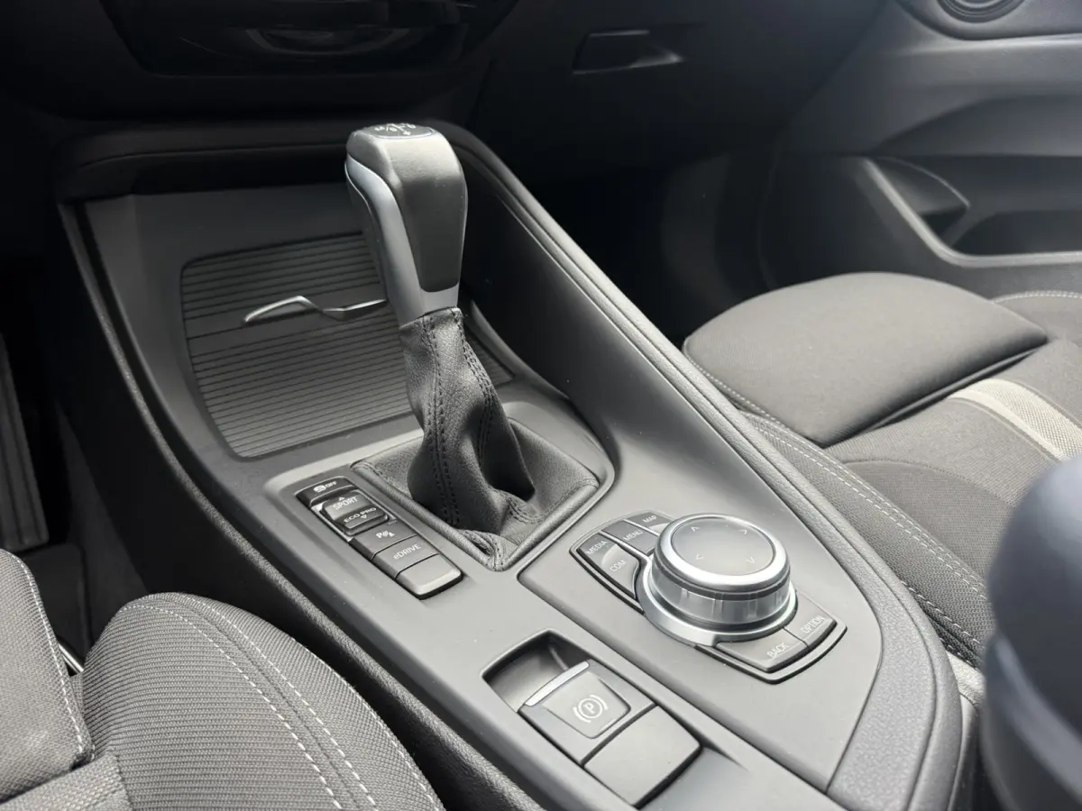 xDrive 25e Advantage Panoramadak Trekhaak LED Achteruitrijcamera Navi Pro HiFi-speakersysteem DAB Carplay