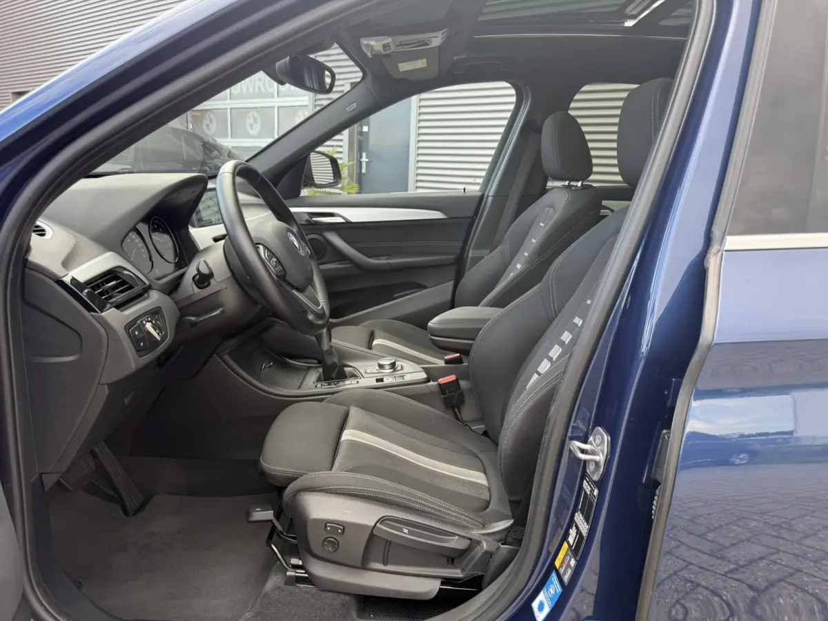 xDrive 25e Advantage Panoramadak Trekhaak LED Achteruitrijcamera Navi Pro HiFi-speakersysteem DAB Carplay