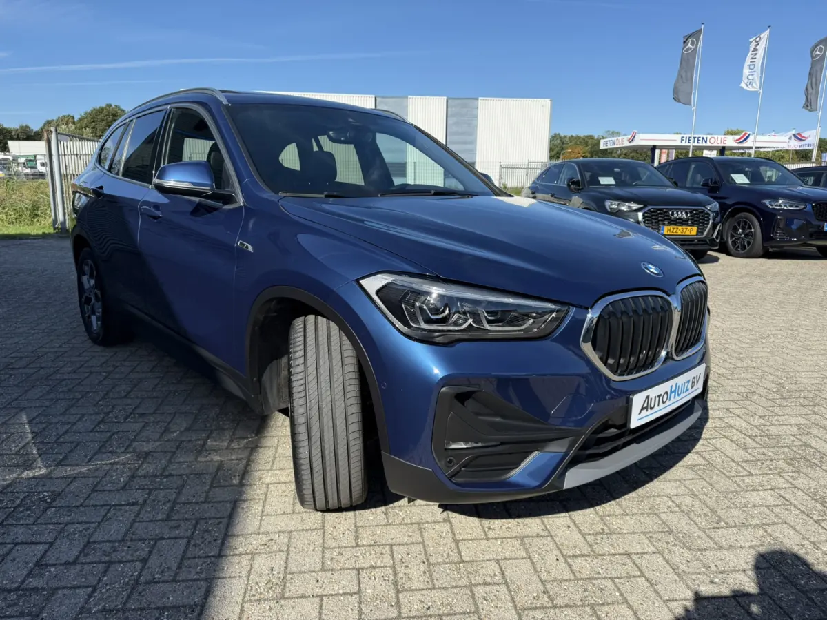 xDrive 25e Advantage Panoramadak Trekhaak LED Achteruitrijcamera Navi Pro HiFi-speakersysteem DAB Carplay