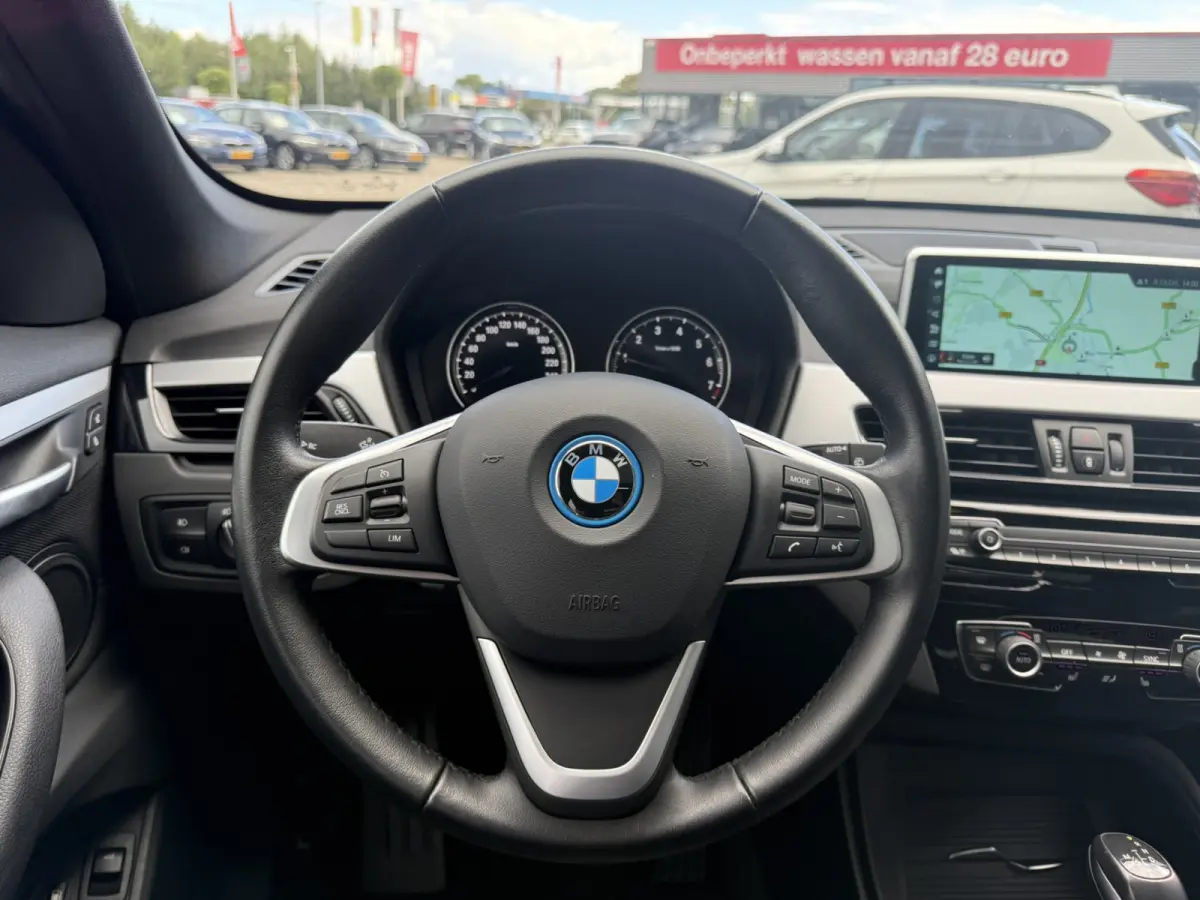 xDrive 25e Advantage Panoramadak Trekhaak LED Achteruitrijcamera Navi Pro HiFi-speakersysteem DAB Carplay