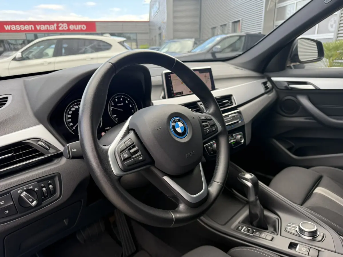 xDrive 25e Advantage Panoramadak Trekhaak LED Achteruitrijcamera Navi Pro HiFi-speakersysteem DAB Carplay