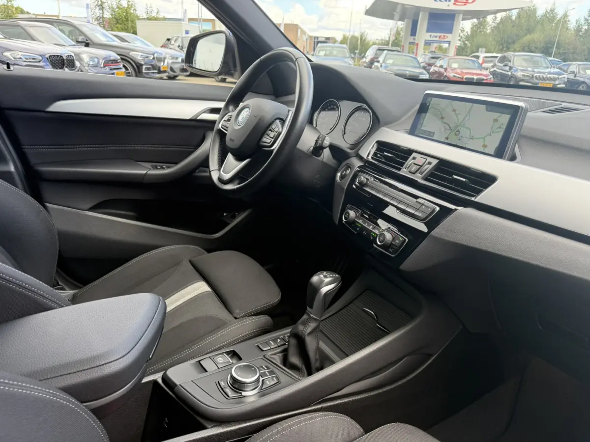 xDrive 25e Advantage Panoramadak Trekhaak LED Achteruitrijcamera Navi Pro HiFi-speakersysteem DAB Carplay