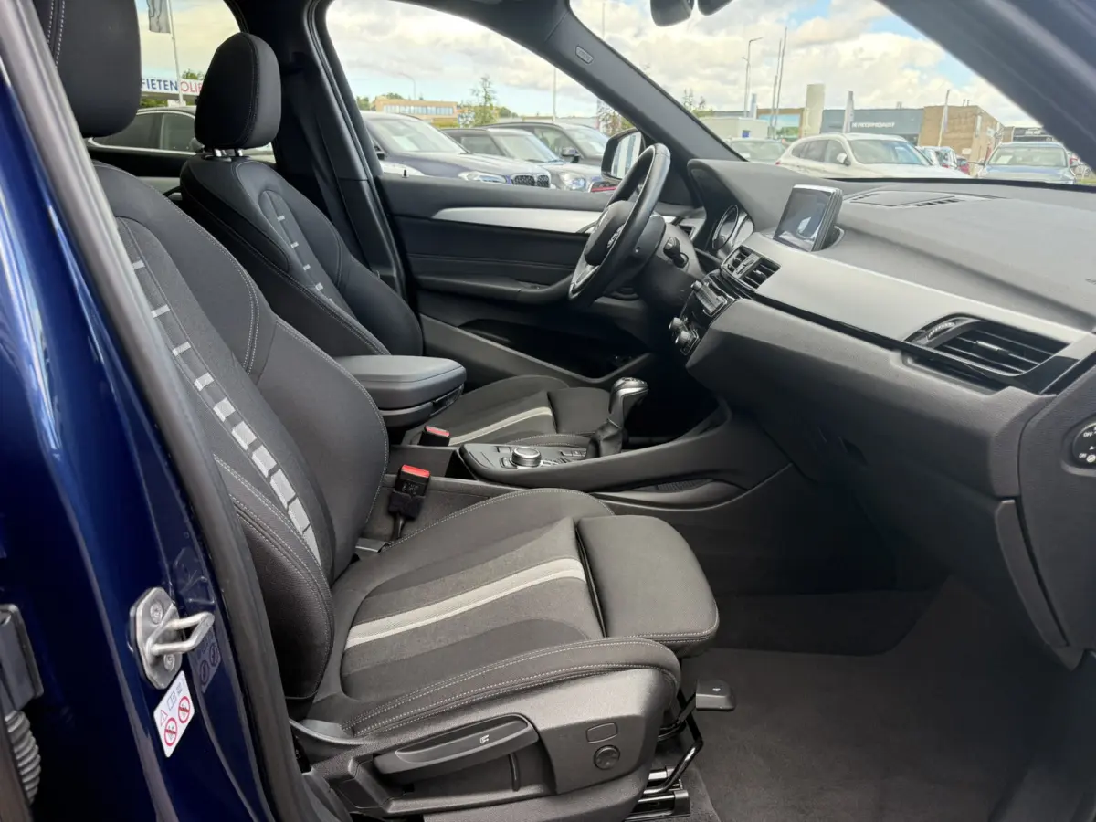 xDrive 25e Advantage Panoramadak Trekhaak LED Achteruitrijcamera Navi Pro HiFi-speakersysteem DAB Carplay