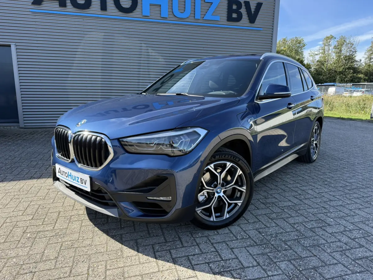 xDrive 25e Advantage Panoramadak Trekhaak LED Achteruitrijcamera Navi Pro HiFi-speakersysteem DAB Carplay