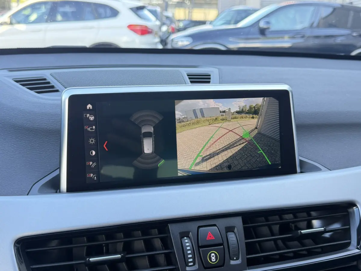 xDrive 25e Advantage Panoramadak Trekhaak LED Achteruitrijcamera Navi Pro HiFi-speakersysteem DAB Carplay