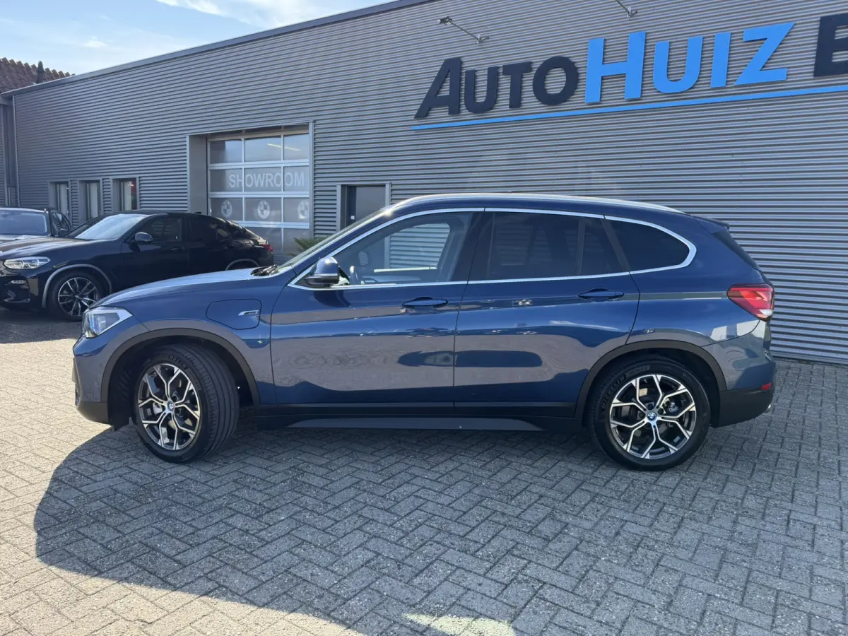 xDrive 25e Advantage Panoramadak Trekhaak LED Achteruitrijcamera Navi Pro HiFi-speakersysteem DAB Carplay