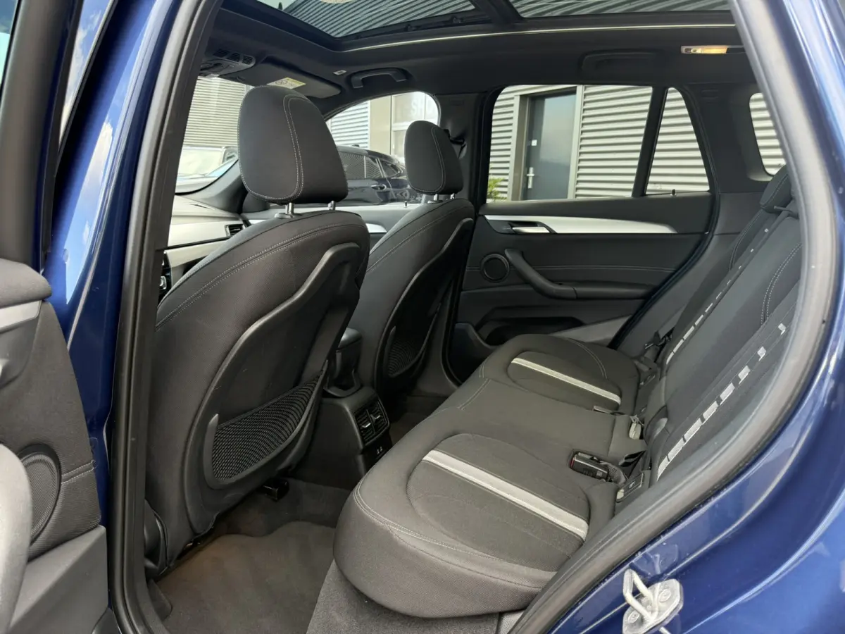 xDrive 25e Advantage Panoramadak Trekhaak LED Achteruitrijcamera Navi Pro HiFi-speakersysteem DAB Carplay