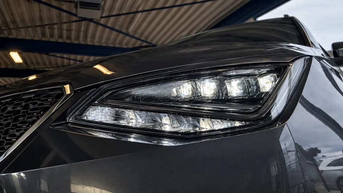 1.0 TSI!! Carplay,Trekhaak,Camera,Stoel verw!!!