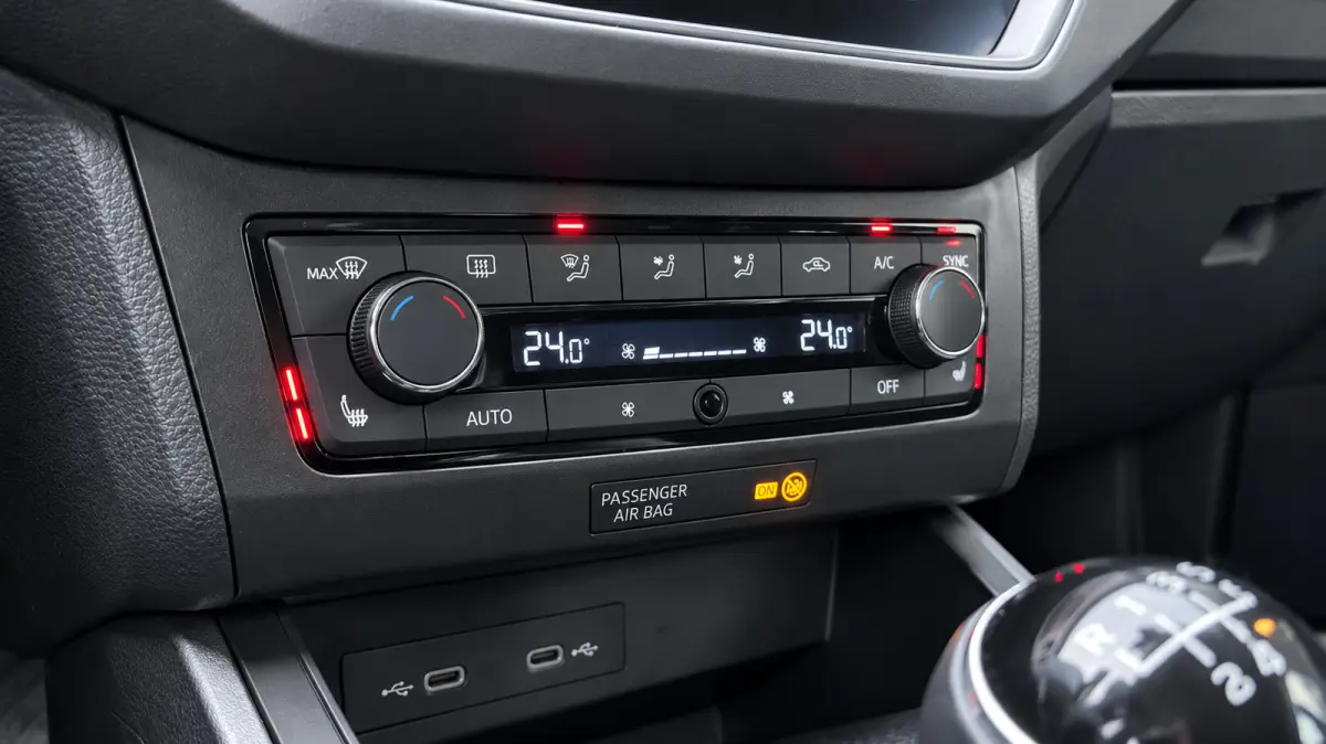 1.0 TSI!! Carplay,Trekhaak,Camera,Stoel verw!!!