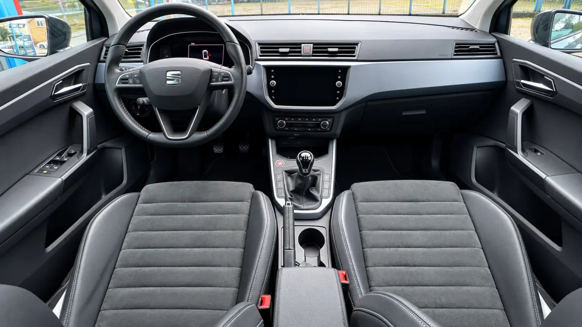1.0 TSI!! Carplay,Trekhaak,Camera,Stoel verw!!!