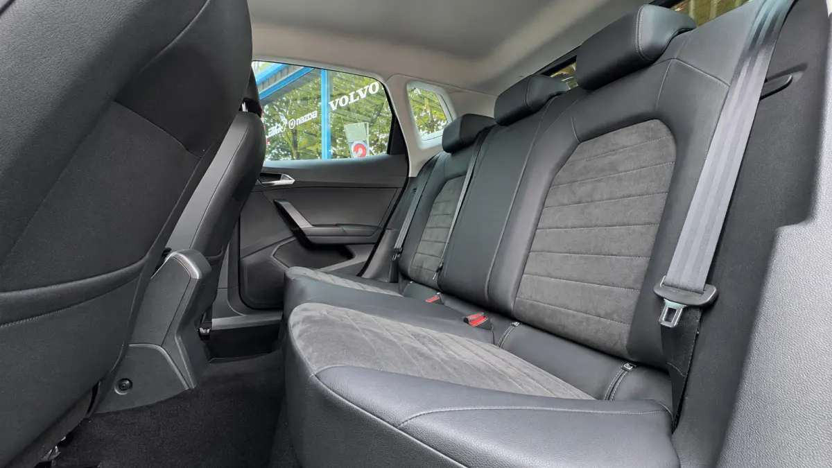 1.0 TSI!! Carplay,Trekhaak,Camera,Stoel verw!!!