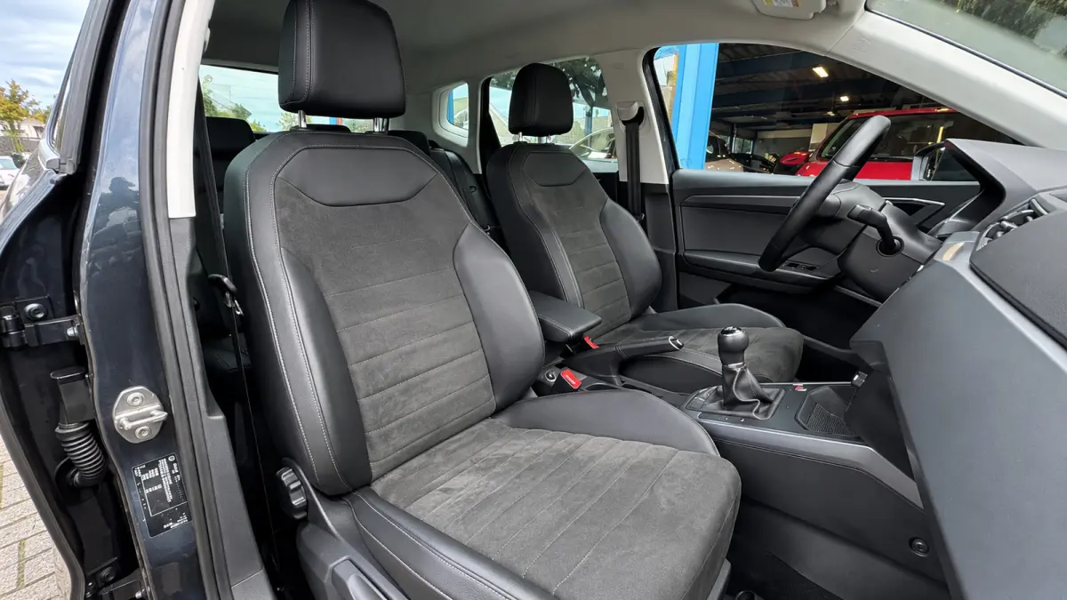 1.0 TSI!! Carplay,Trekhaak,Camera,Stoel verw!!!