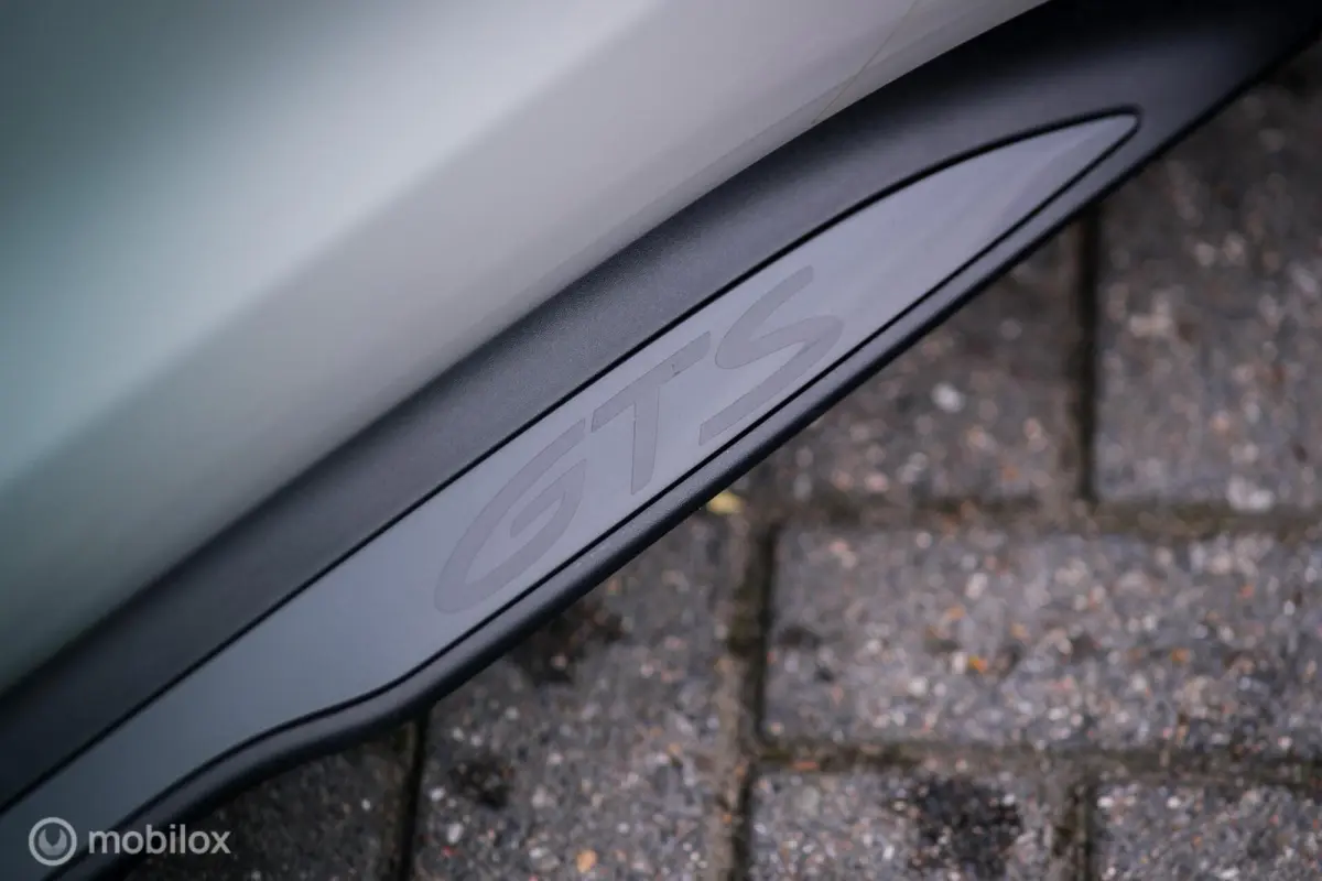 GTS 93 kWh 517 pk | Alcantara pack | Carbon afwerking | Sportchrono | 21 inch | krijtgrijs | 360 camera | Panorama | Comfort stoelen | Rijklaarprijs |