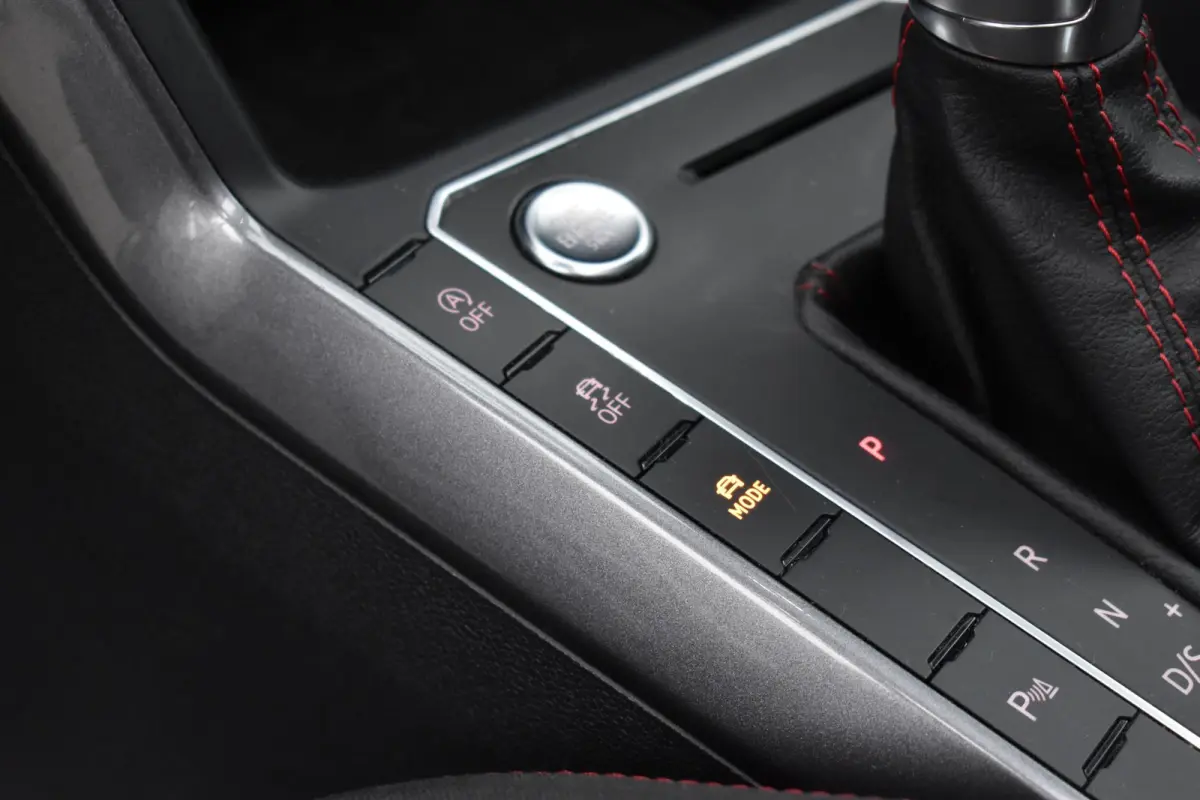 2.0 TSI GTI Pano DCC Keyess Virtual BBD Camera ACC