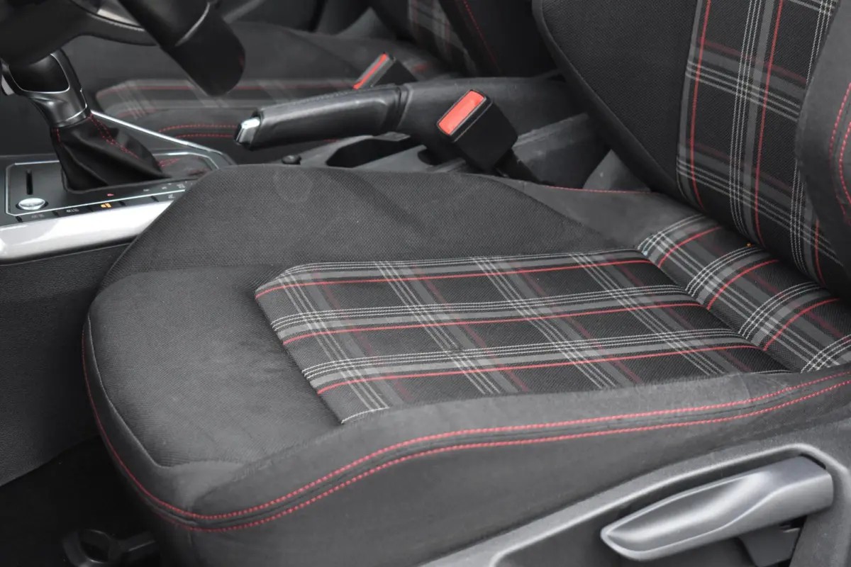 2.0 TSI GTI Pano DCC Keyess Virtual BBD Camera ACC