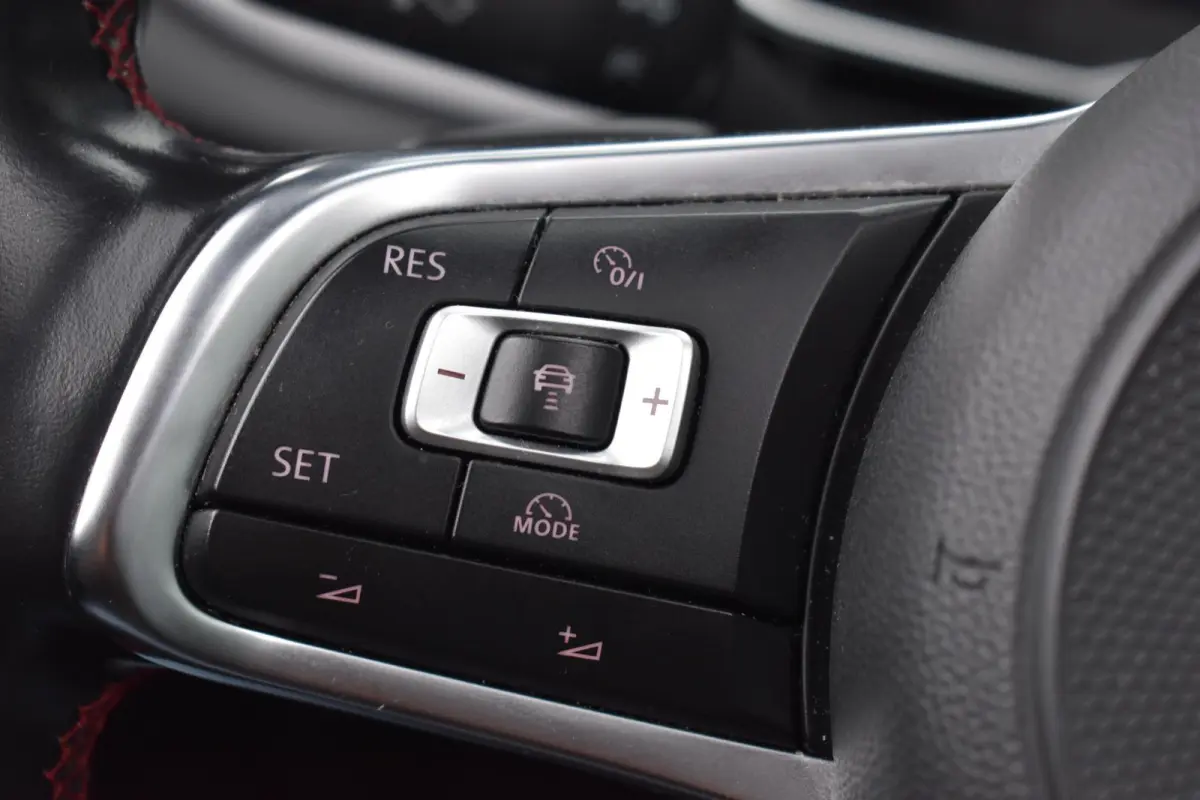 2.0 TSI GTI Pano DCC Keyess Virtual BBD Camera ACC