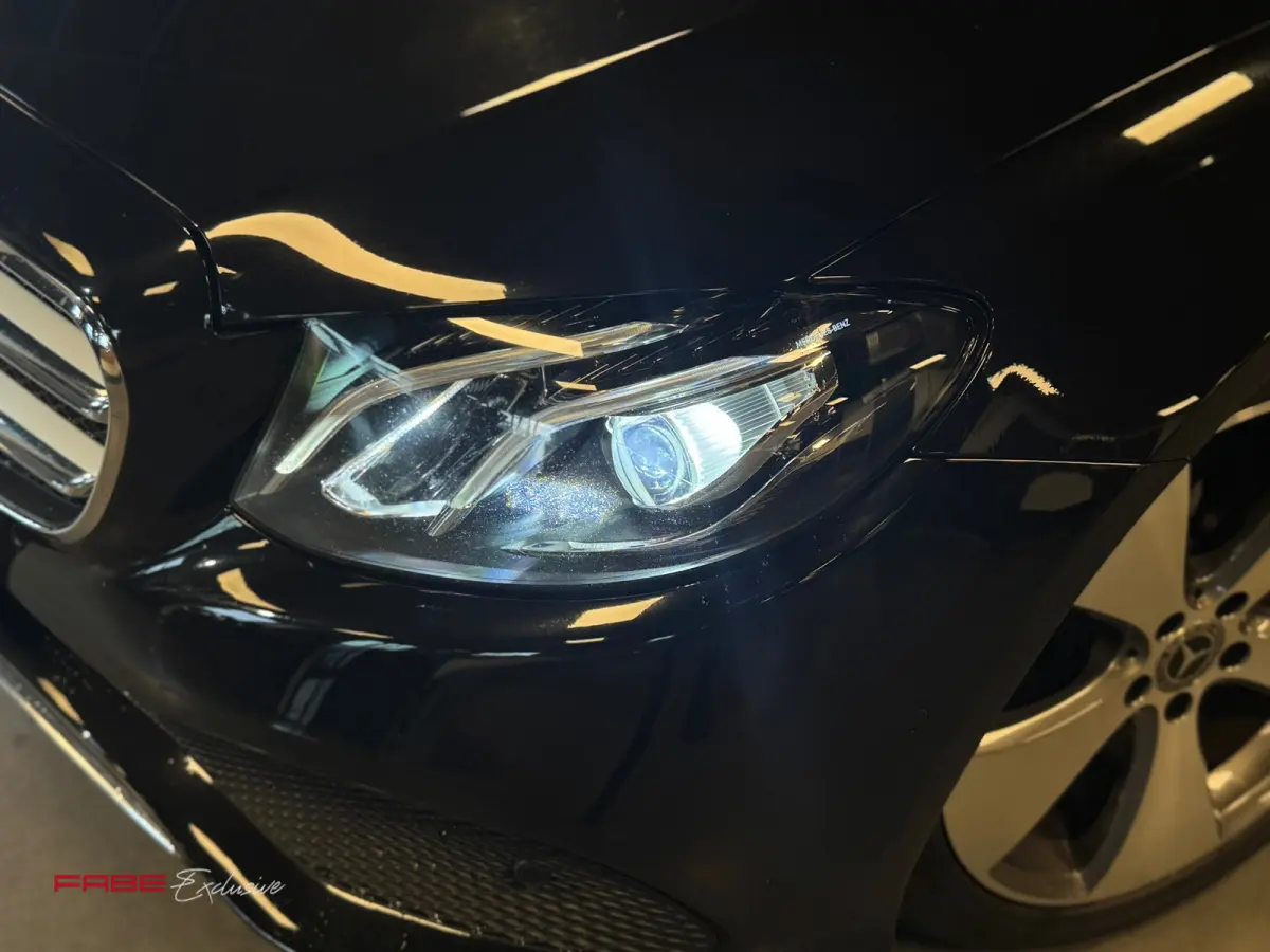 250 Premium Plus / Schuifdak / Trekhaak / Sfeerverlichting / Camera / Stoelverwarming