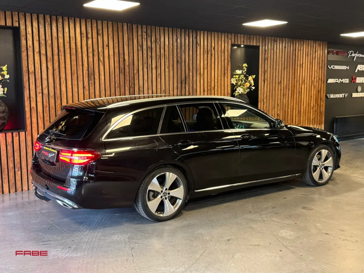 250 Premium Plus / Schuifdak / Trekhaak / Sfeerverlichting / Camera / Stoelverwarming