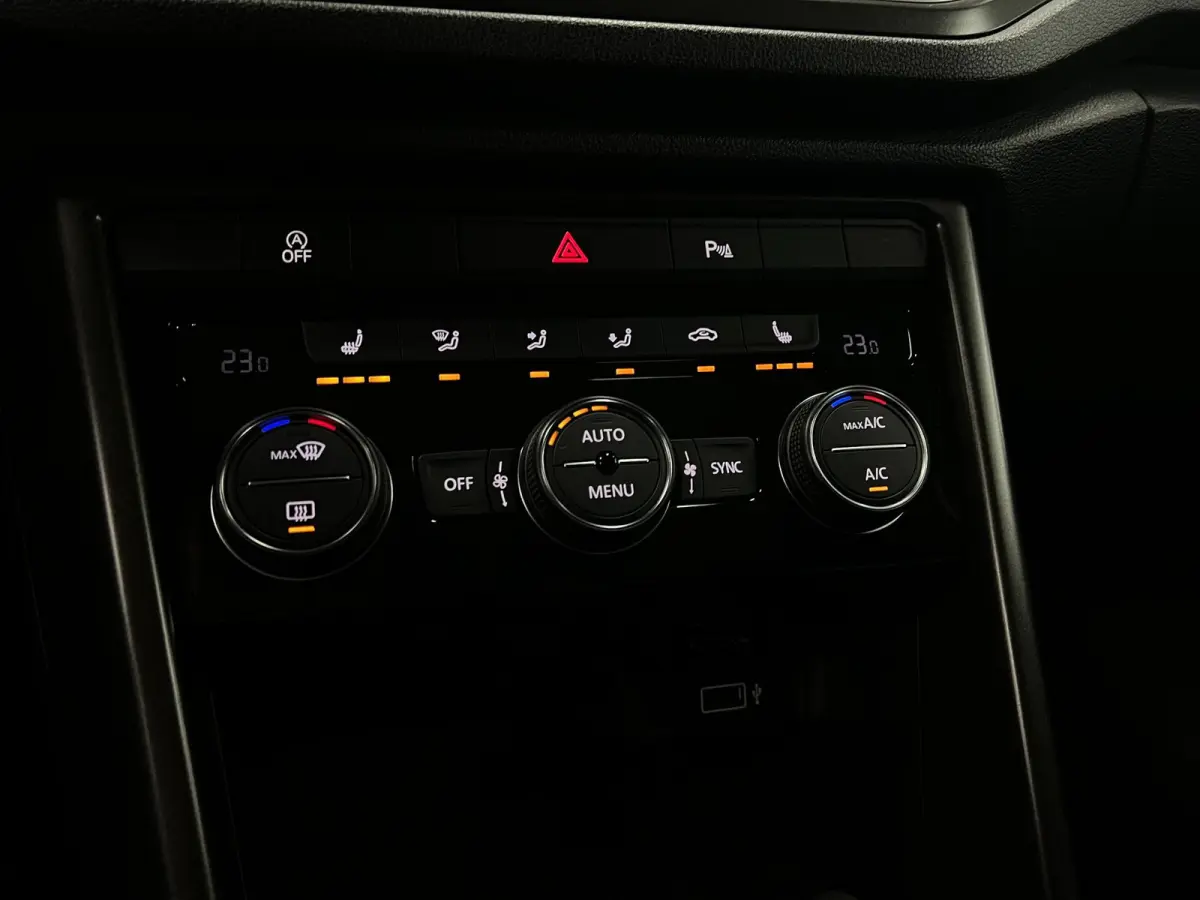 1.0 TSI | Elek.Koffer| Carplay| ACC | Pano
