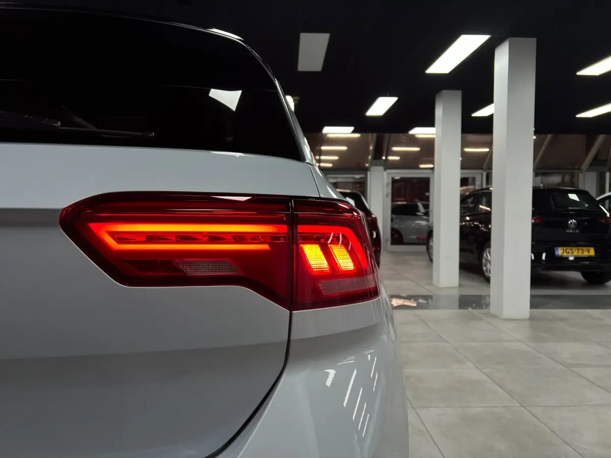 1.0 TSI | Elek.Koffer| Carplay| ACC | Pano