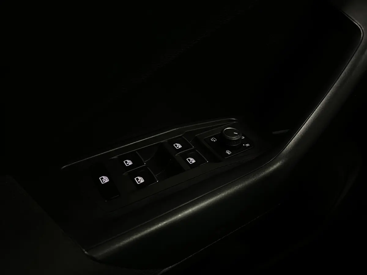 1.0 TSI | Elek.Koffer| Carplay| ACC | Pano