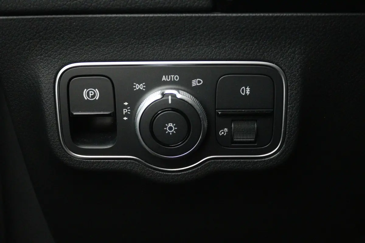 250+ Business Solution AMG 71 kWh (SOH 100%, PANORAMADAK, SFEERVERLICHTING, MOMERY SEATS, RONDOMZICHT CAMERA, FABRIEKSGARANTIE)