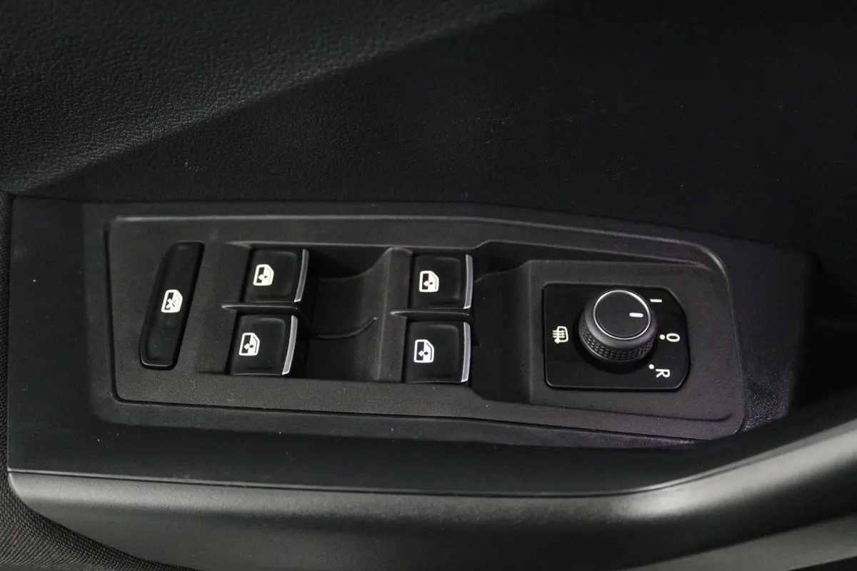 250+ Business Solution AMG 71 kWh (SOH 100%, PANORAMADAK, SFEERVERLICHTING, MOMERY SEATS, RONDOMZICHT CAMERA, FABRIEKSGARANTIE)