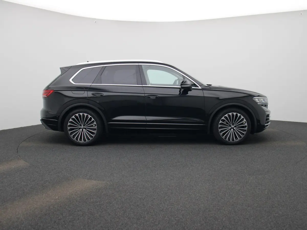 3.0 TSi eHybrid 4MOTION Elegance 381 PK | V6 | Luchtvering | Plug-In | Nightvision | Panorama Dak | Trekhaak | Head-Updisplay | Stoelverwarming Voor & Achter | Dynaudio | Geheugenfunctie sto