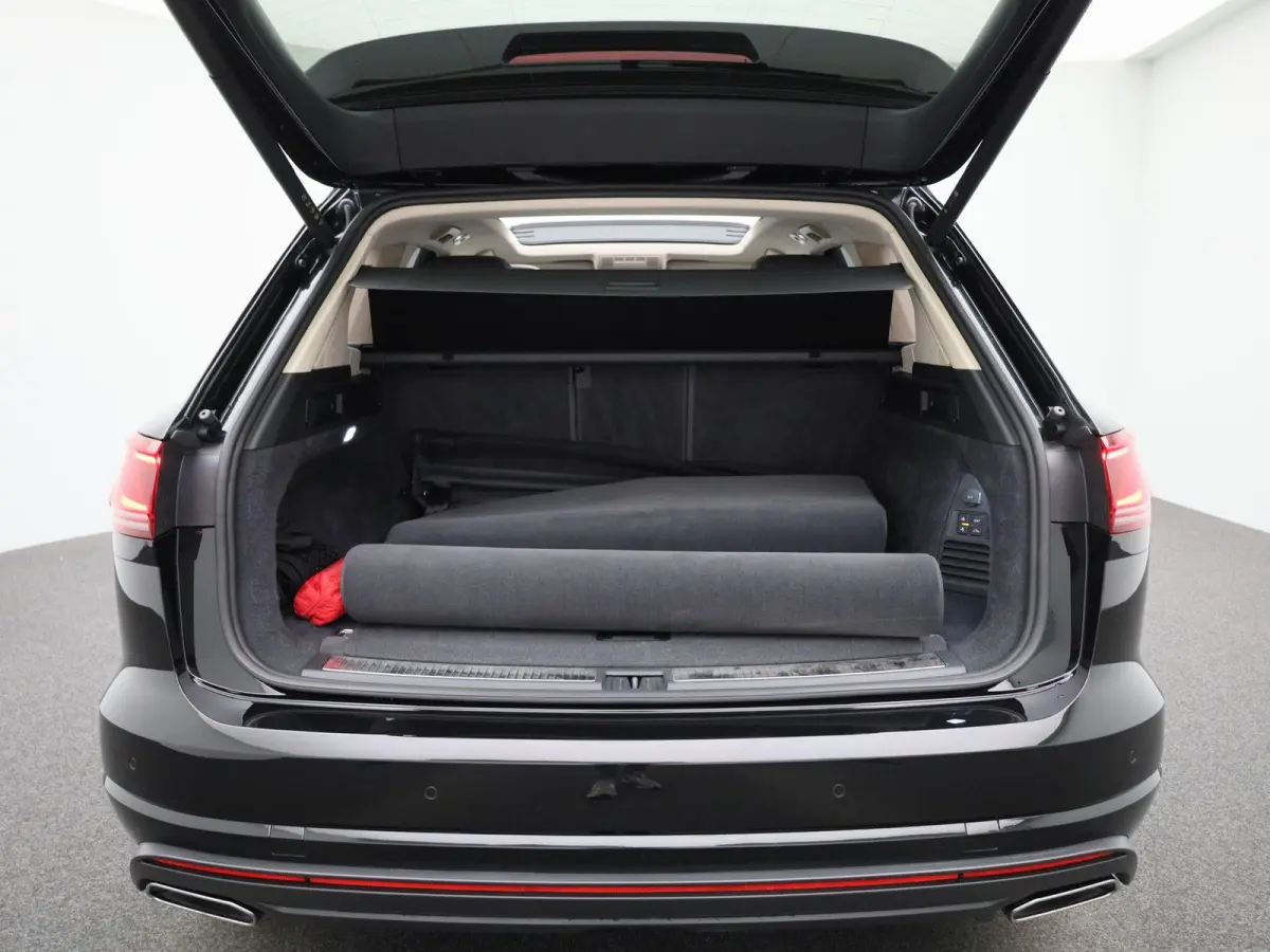 3.0 TSi eHybrid 4MOTION Elegance 381 PK | V6 | Luchtvering | Plug-In | Nightvision | Panorama Dak | Trekhaak | Head-Updisplay | Stoelverwarming Voor & Achter | Dynaudio | Geheugenfunctie sto