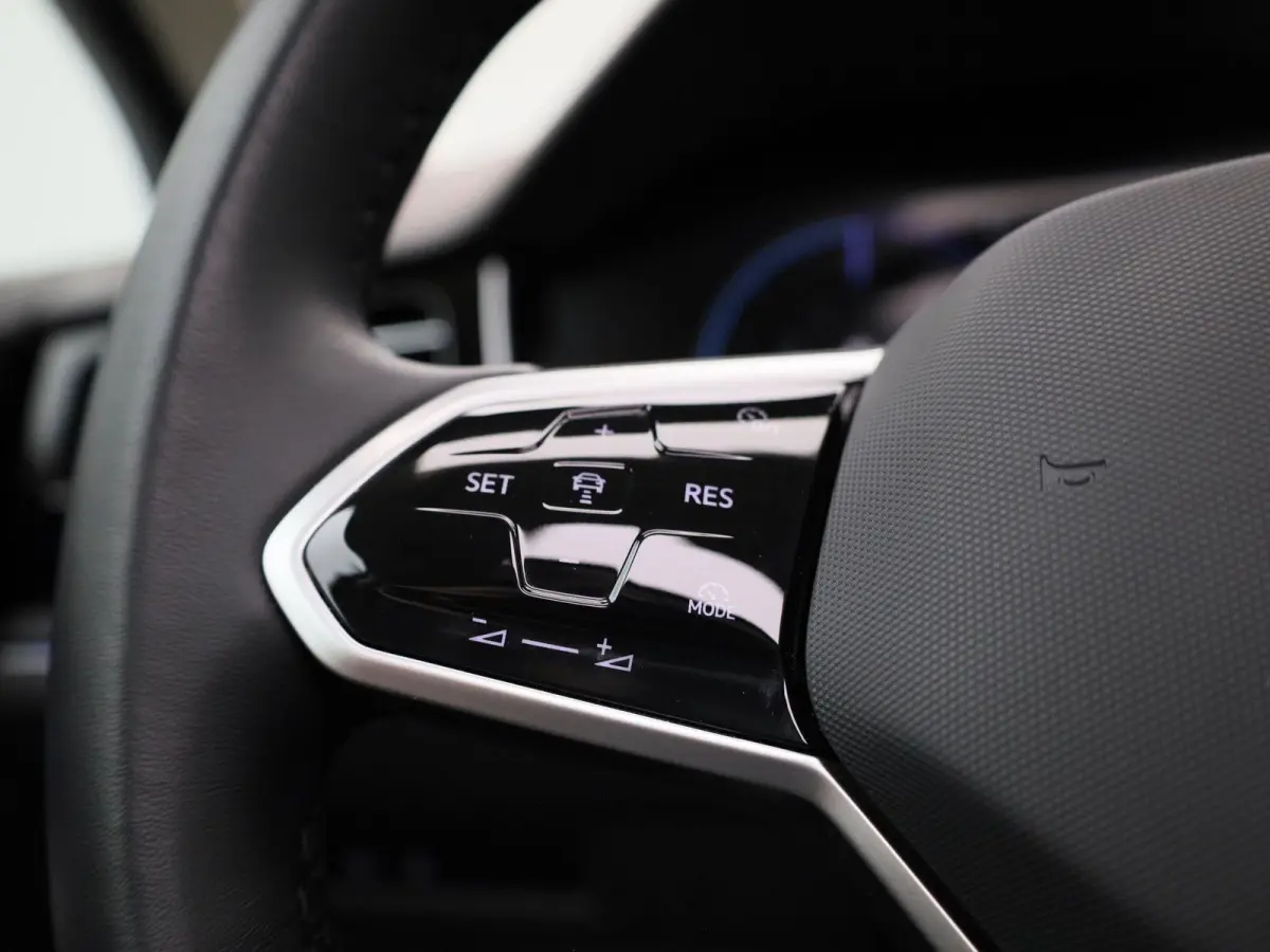 3.0 TSi eHybrid 4MOTION Elegance 381 PK | V6 | Luchtvering | Plug-In | Nightvision | Panorama Dak | Trekhaak | Head-Updisplay | Stoelverwarming Voor & Achter | Dynaudio | Geheugenfunctie sto